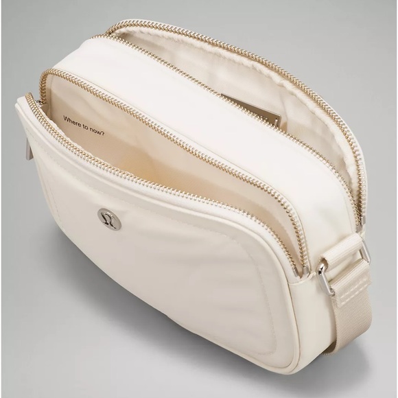 NWT RARE Lululemon Crossbody Camera Bag 2L - Picture 2 of 4